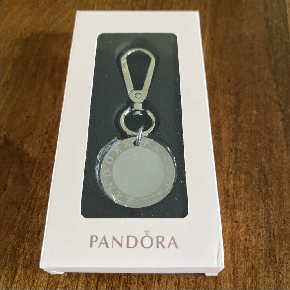 BNIB✨Pandora Silver Keychain Accessory